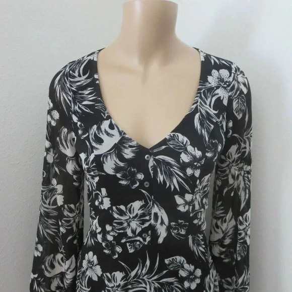 NWT Hollister Floral Dress Size Small Bell Sleeve - Picture 2 of 7